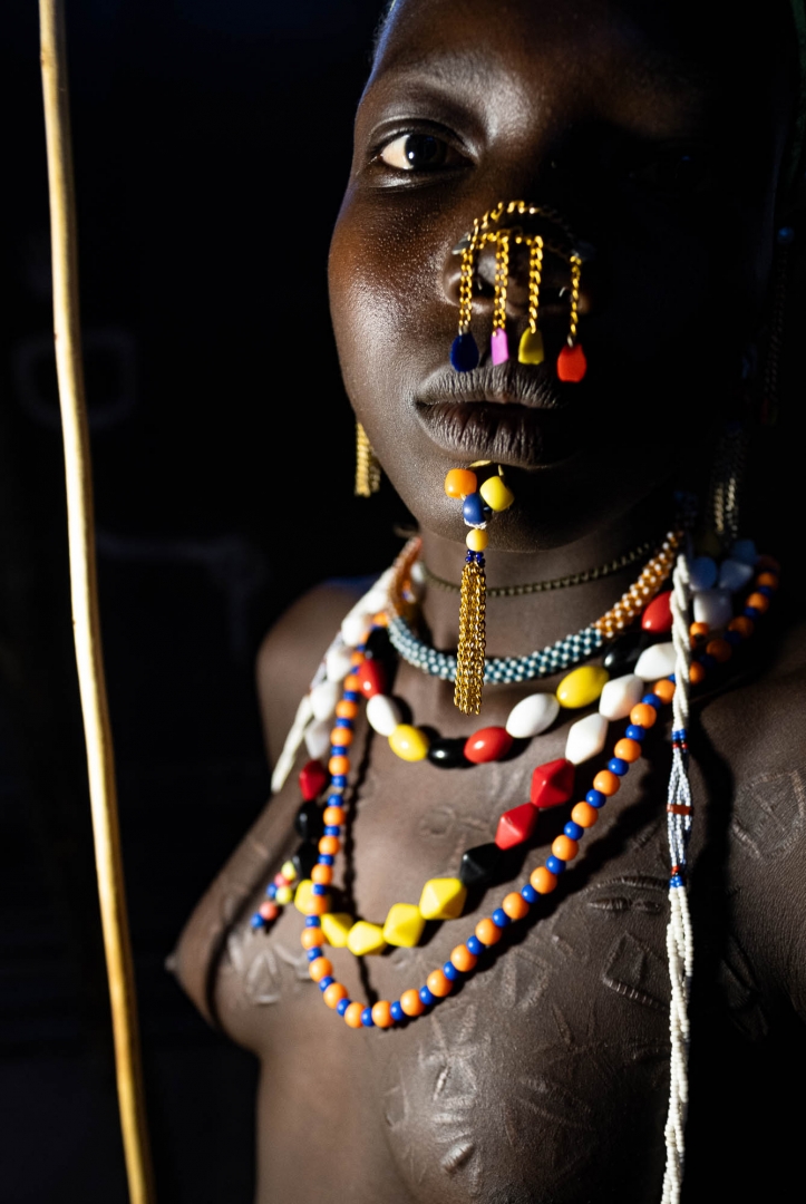 Lenka Hrabalová: Kalašnikov, síra a jizvy