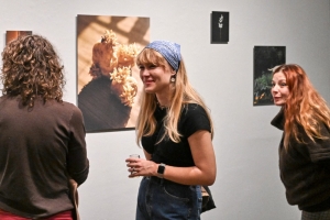 Marcela Očenášová. Sedieť s niekým