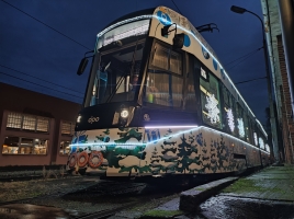 Vyjela vánoční tramvaj, první jízdou podpořila Tyrkysovou sbírku