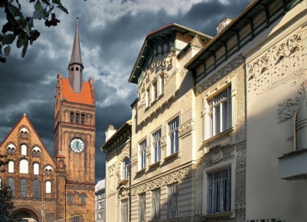 Vilové čtvrti, Stará Poruba i Ostrava podle knih Šikmý kostel. Nová sezóna komentovaných prohlídek startuje již tento víkend!