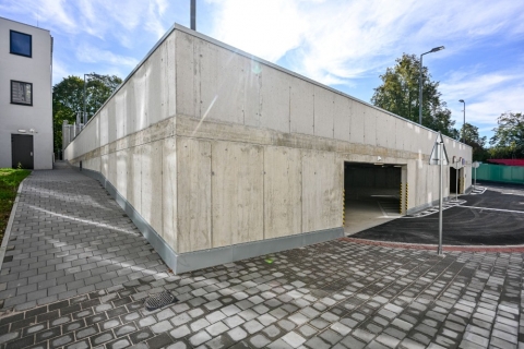 U Domu kultury Poklad je nový parkovací dům