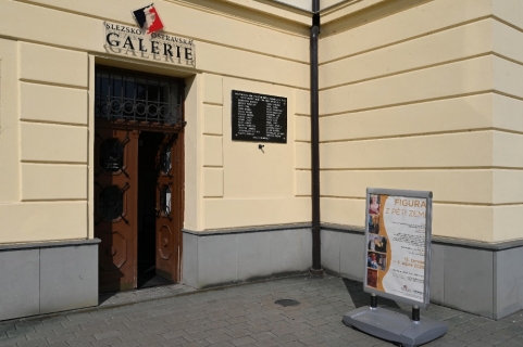 Figura z pěti zemí II na Slezské
