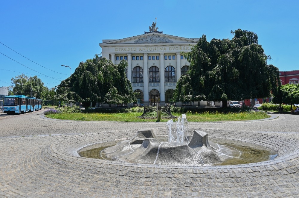 Divadlo Antonína Dvořáka dlouhodobě uzavřeno