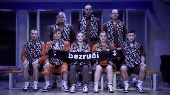 Modrobílá fotbalová premiéra u Bezručů