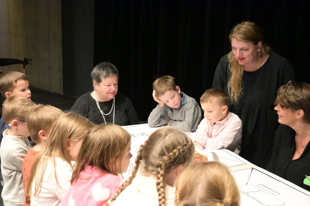 Vezmi babičku do divadla