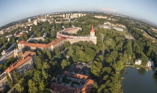 Za sorelou a hvězdami