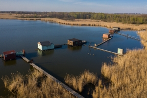 Heřmanický rybník, rybářské bungalovy - Boris Rener